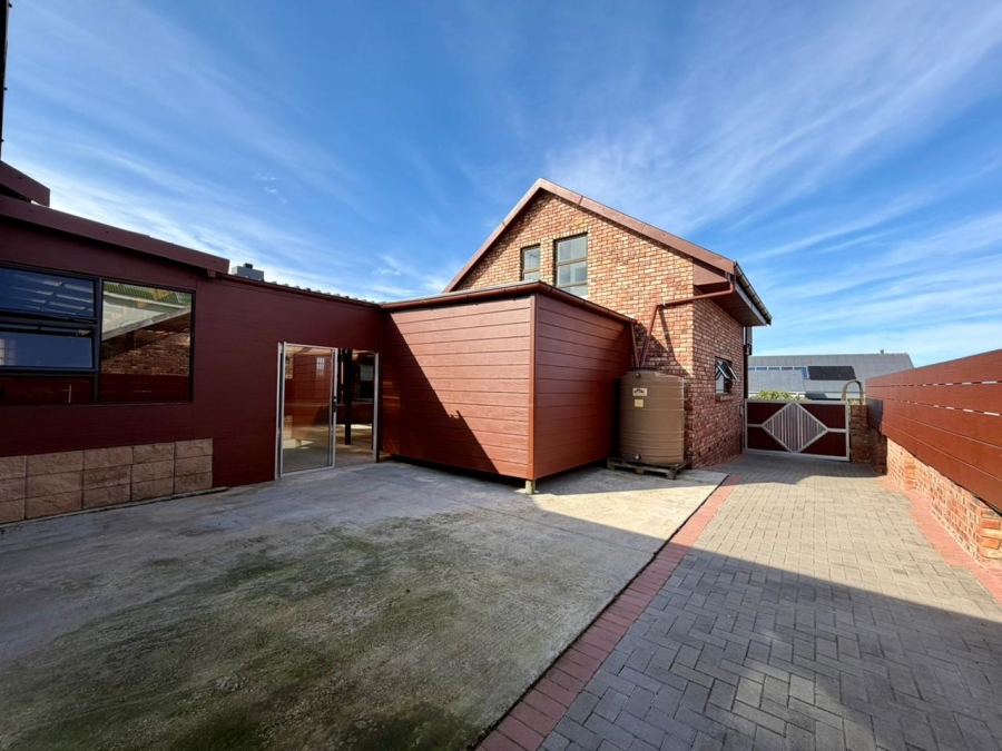 4 Bedroom Property for Sale in Herolds Bay Western Cape